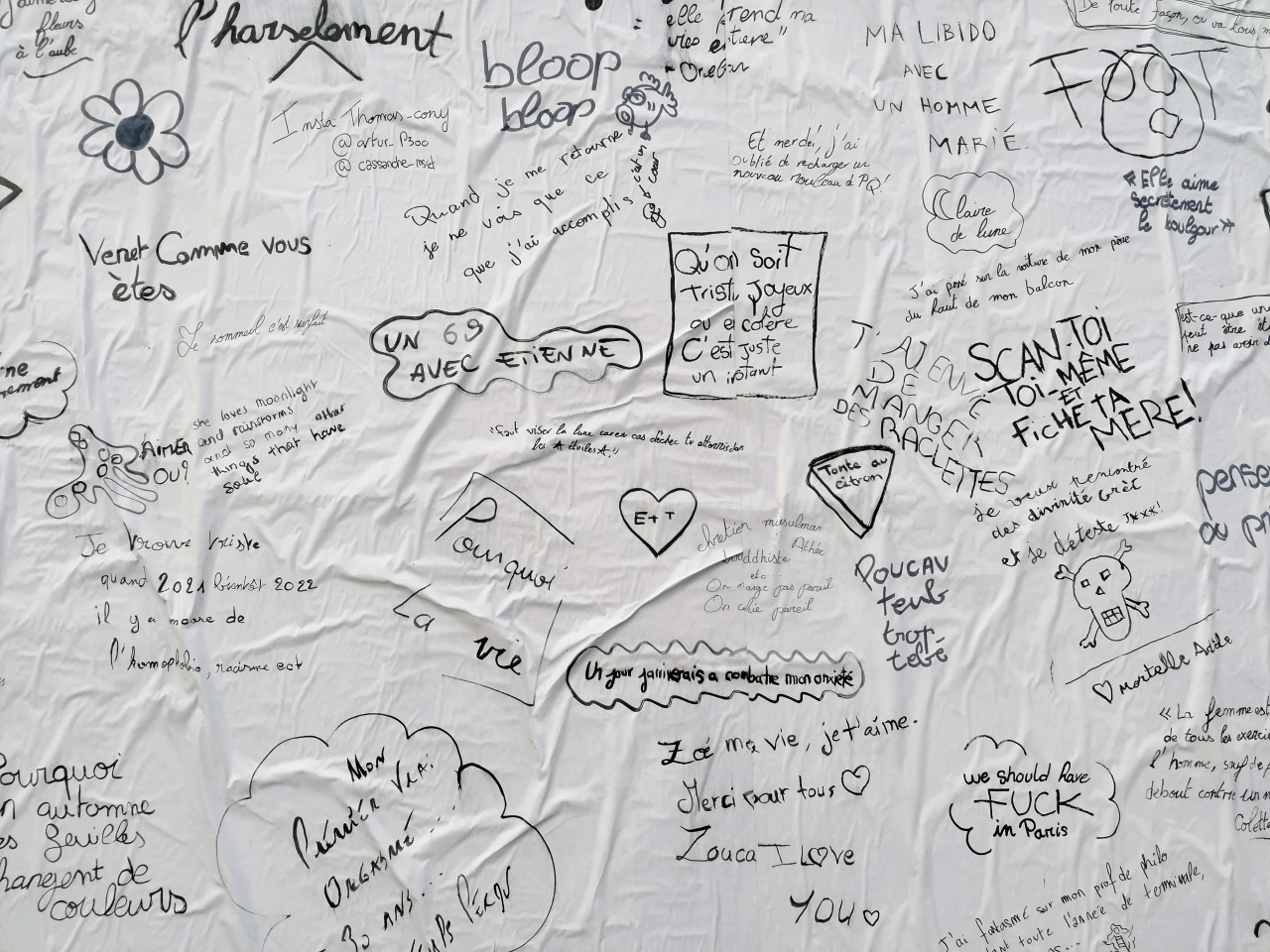 Collage « Personne te verra écrire mais tout le monde pourra te lire » de The Wa, Décembre 2021 — M.U.R Saint-Étienne